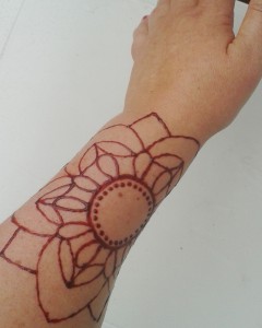 henna grafisch blume handgelenk